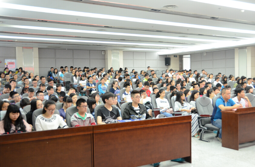 学院成功召开2015级新生大会