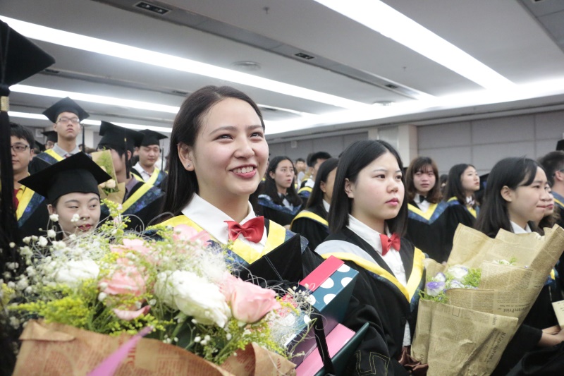 学院2016届本科生毕业典礼暨授位仪式隆重举行