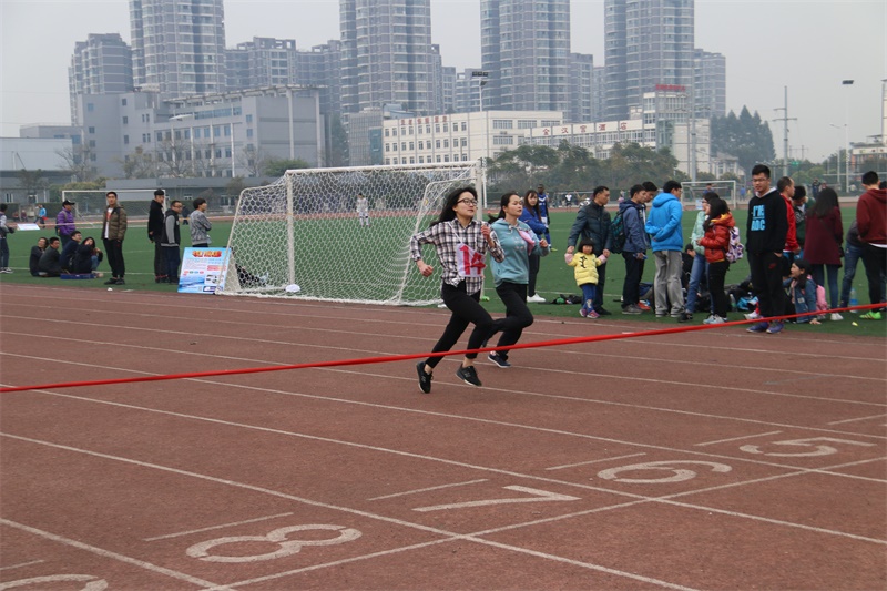 青春飞扬 活力四射 ——学院第二届运动会彰显风采